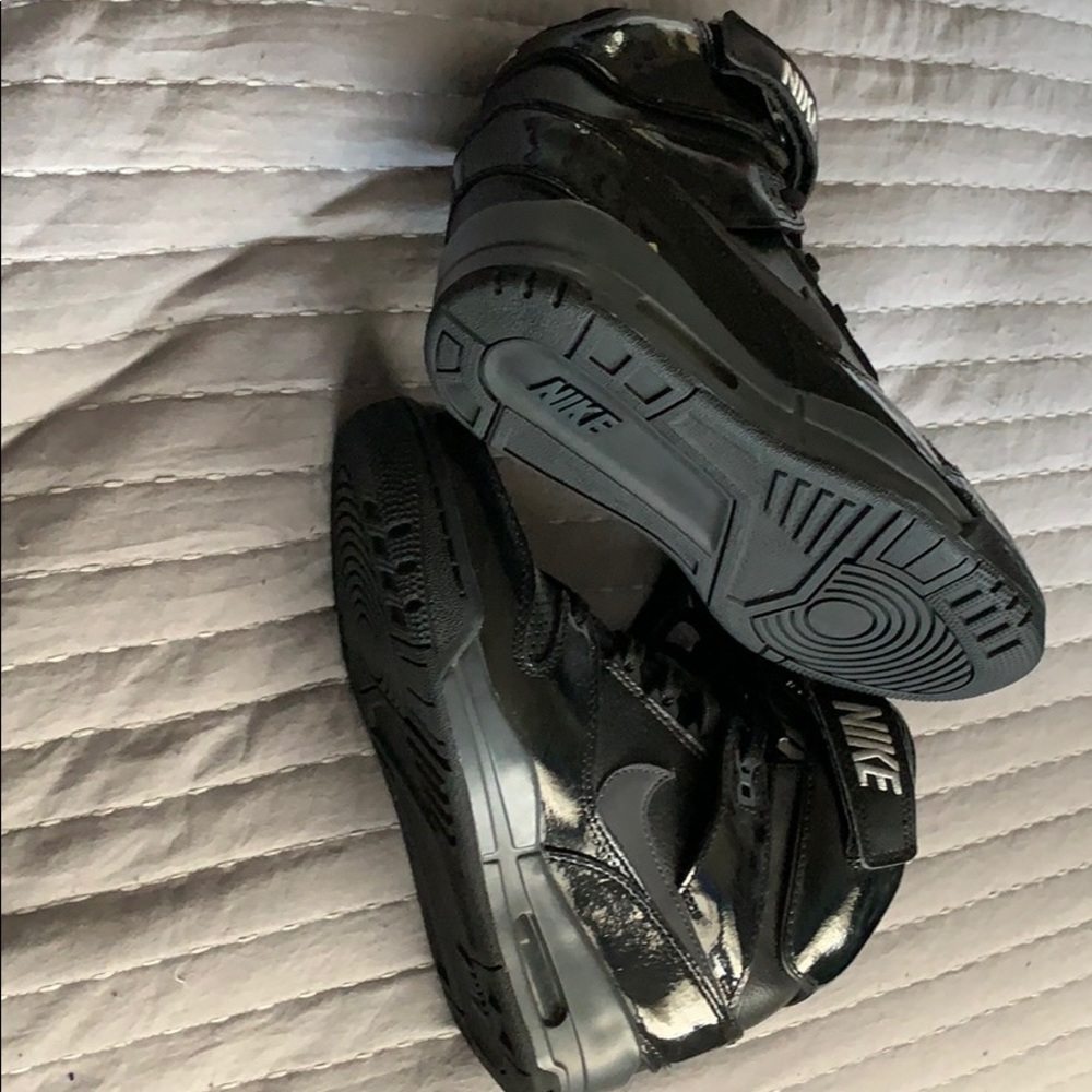 Black Nike wedge
